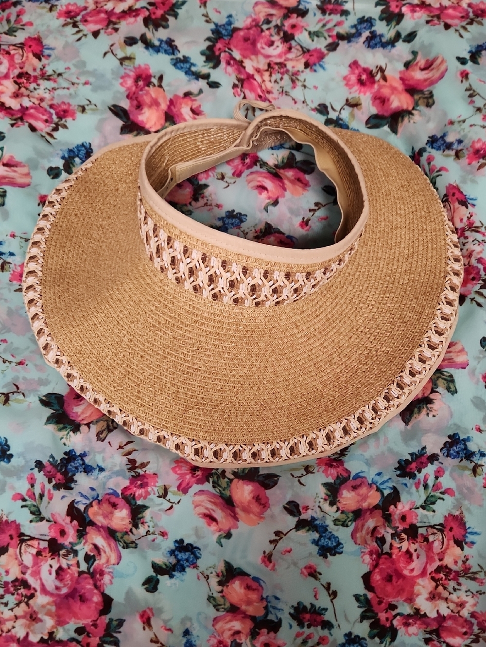 NWOT New Amiani Women’s Straw Sun Visor with Crochet Trim One Size